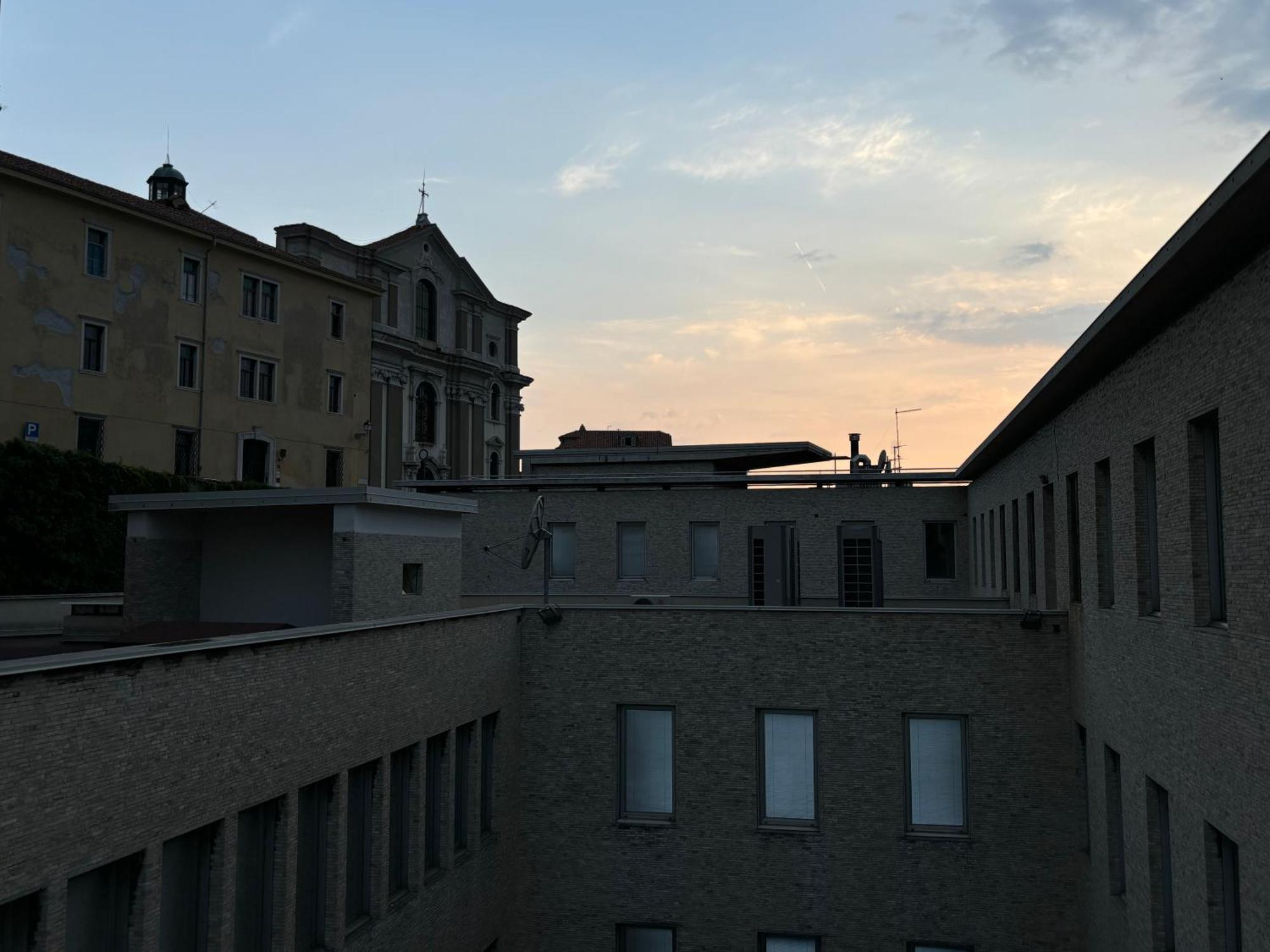 Teatro Romano Suites Триест Экстерьер фото