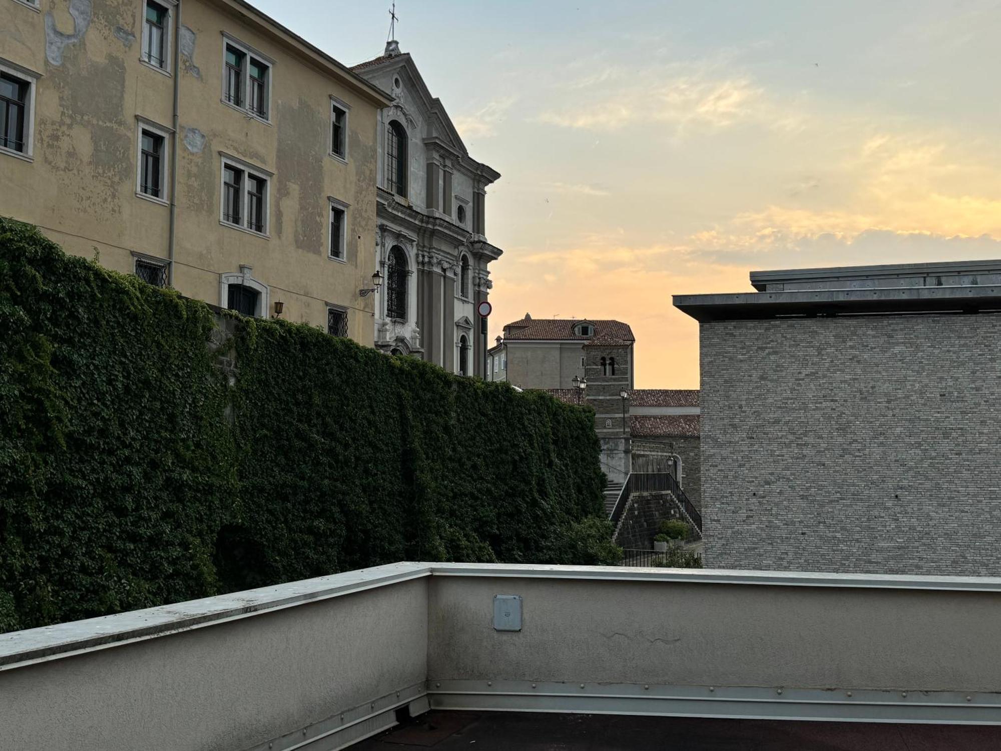 Teatro Romano Suites Триест Экстерьер фото